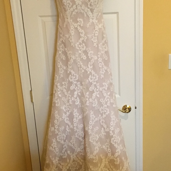 Wedding gown - Picture 2 of 7